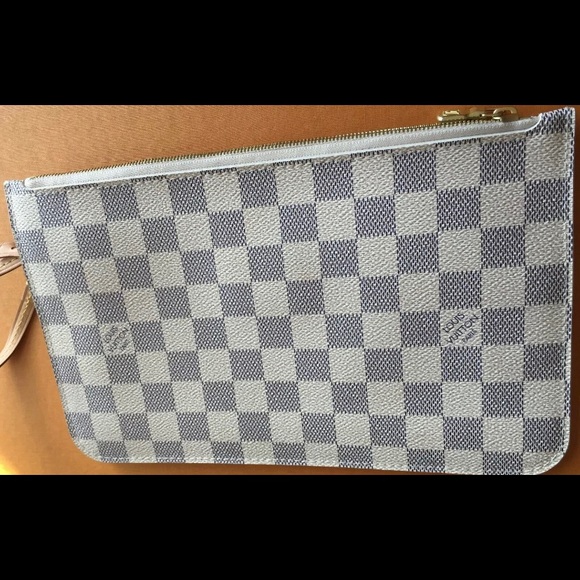Louis Vuitton Neverfull Pouch - Picture 2 of 5